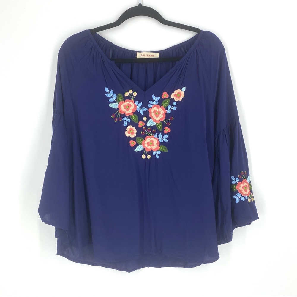 ⚡️3/$22 Solitare Embriodered Top Bell Sleeves Sz M